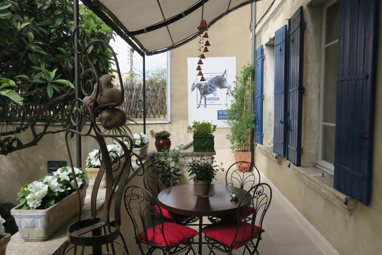 Tombe La Nefle Bed & Breakfast Авиньон Екстериор снимка