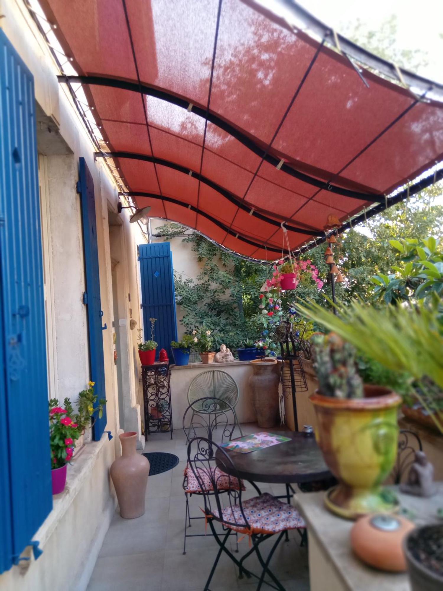Tombe La Nefle Bed & Breakfast Авиньон Екстериор снимка